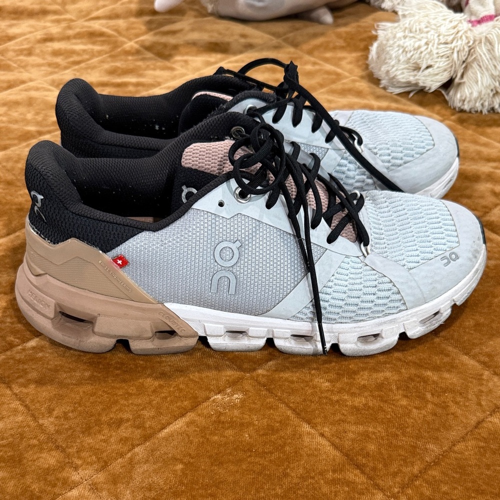 ON Women's Athletic Shoes - Black and Gray